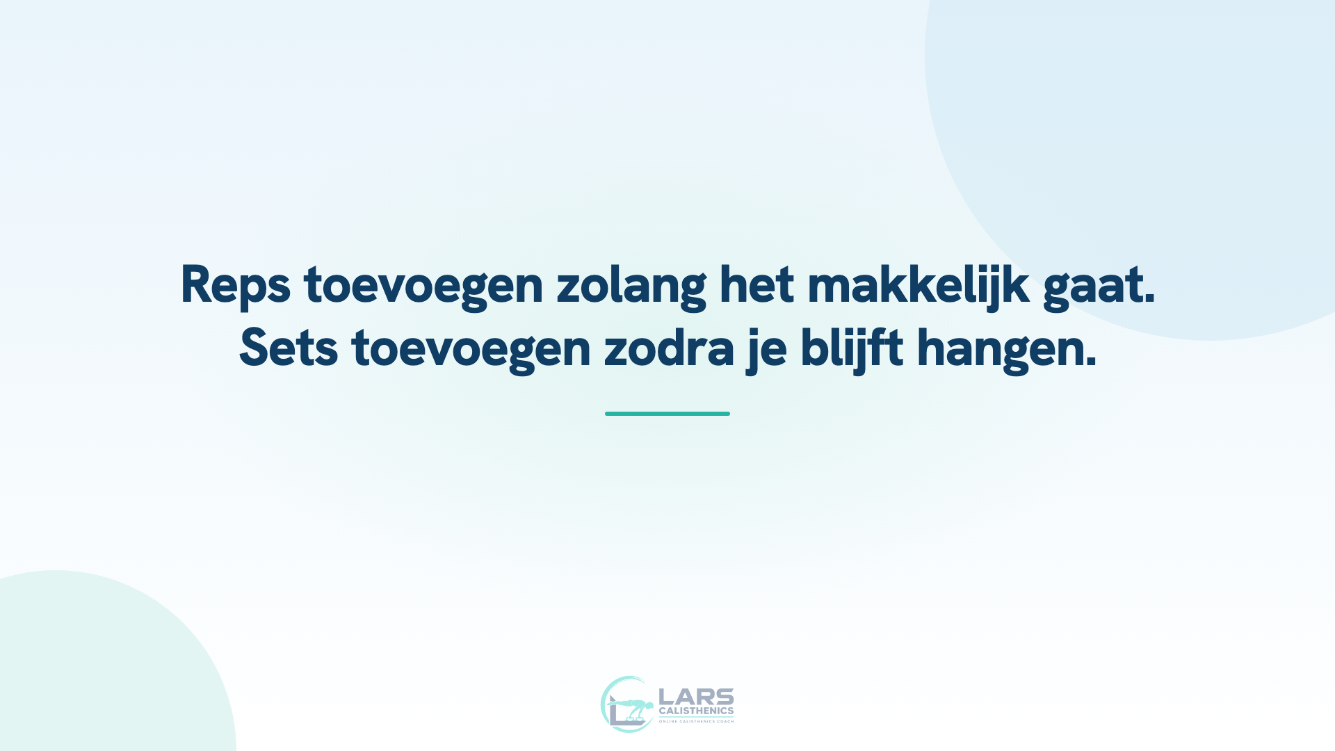 Kernregel: reps toevoegen zolang het makkelijk gaat, sets toevoegen zodra je blijft hangen
